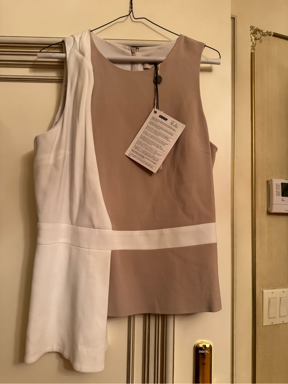 Colorblock Sleeveless Tank Top in Taupe and White